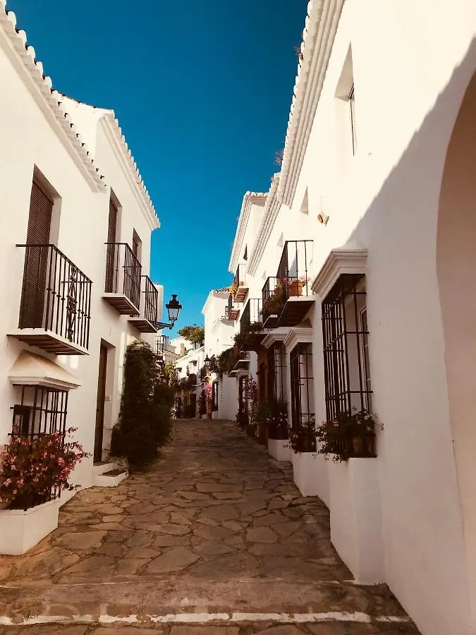 Apartment Lovely Studio In Marbella Close To Puente Romano Spain