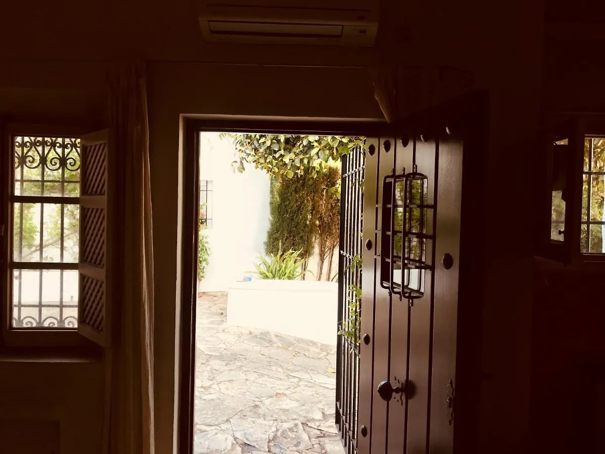 Lovely Studio In Marbella Close To Puente Romano Apartment