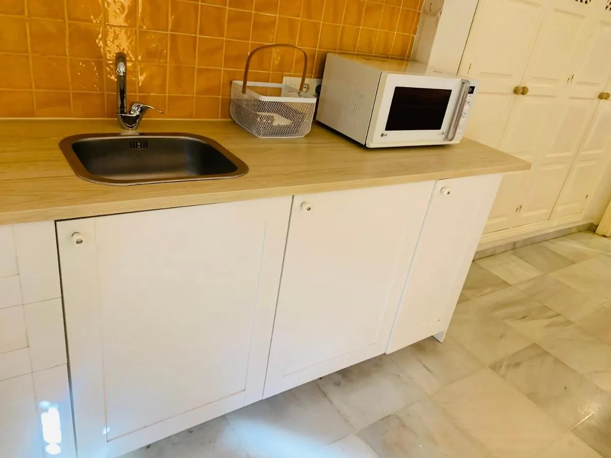 Lovely Studio In Marbella Close To Puente Romano Appartement